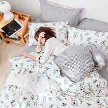 Load image into Gallery viewer, Northern European-Style Cotton Bedding Cotton Net Red Linen Quilt People-Style Dormitory Three-Piece Bed